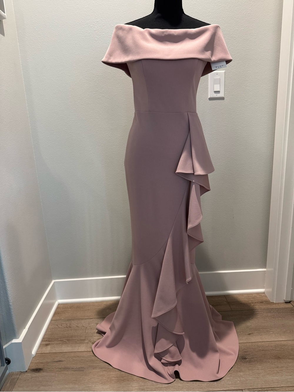 NWT Betsy & Adam Size 2 Blush Off Shoulder Ruffle Mermaid Formal Gown